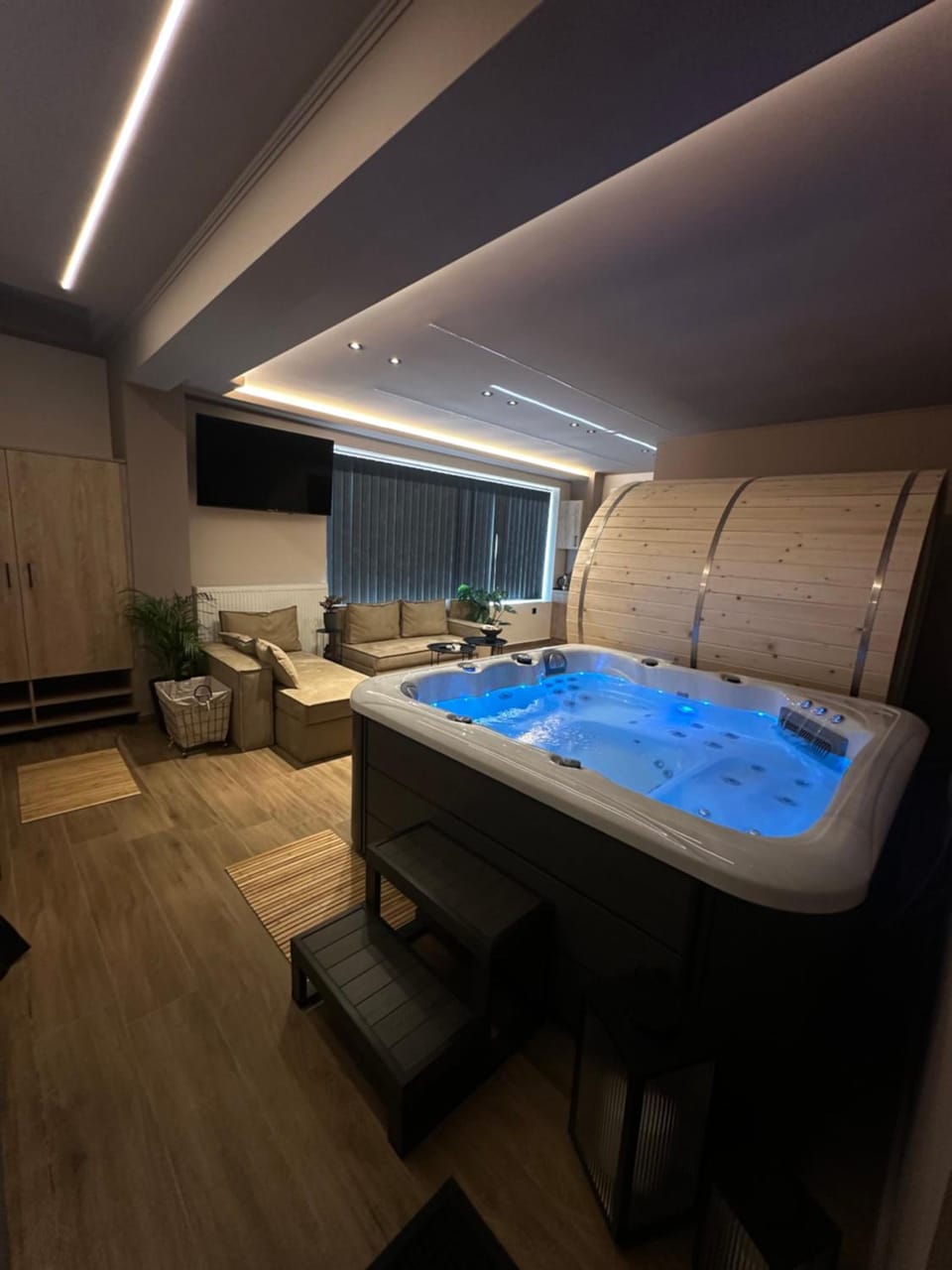 Hot tub