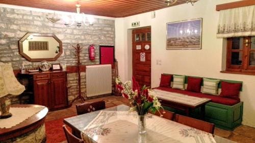 Xenonas Achnoulas Hotel in North Macedonia