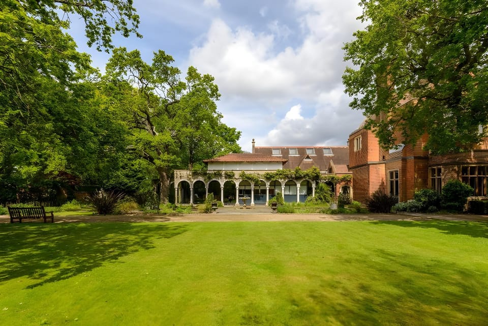 Warren House Hotel Hotel in Kingston upon Thames
