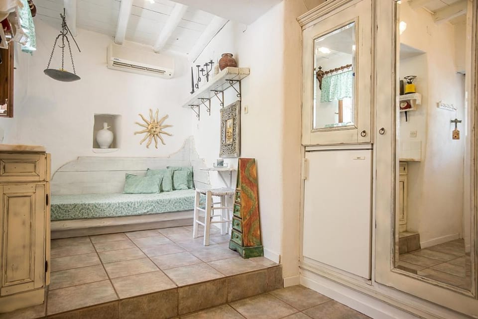 Anthippi Hotel in Paros