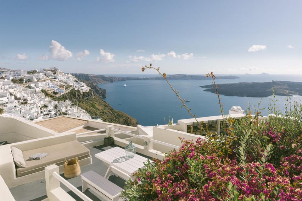 Blue Dolphins Apartments Hotel in Thera