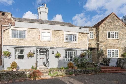 Chequers Hotel Hotel in Pulborough