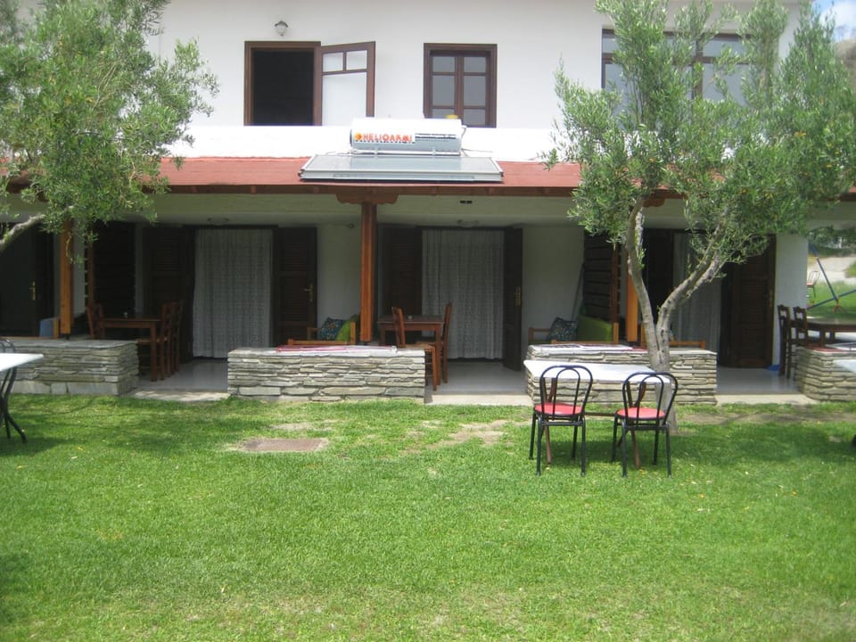 Petradaki Apartments Hotel in Halkidiki