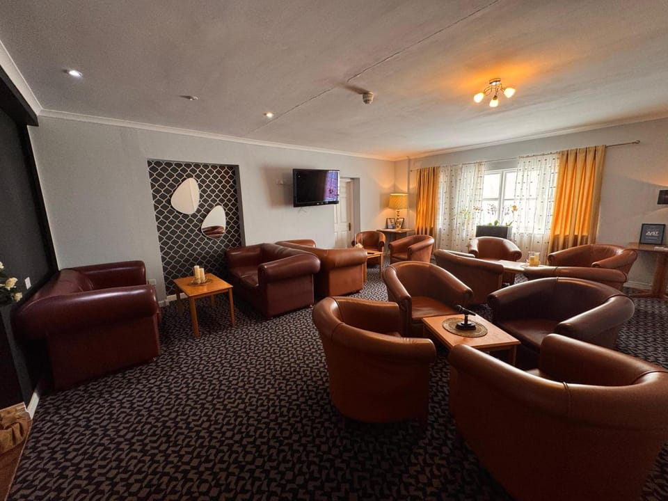 Shared lounge/TV area