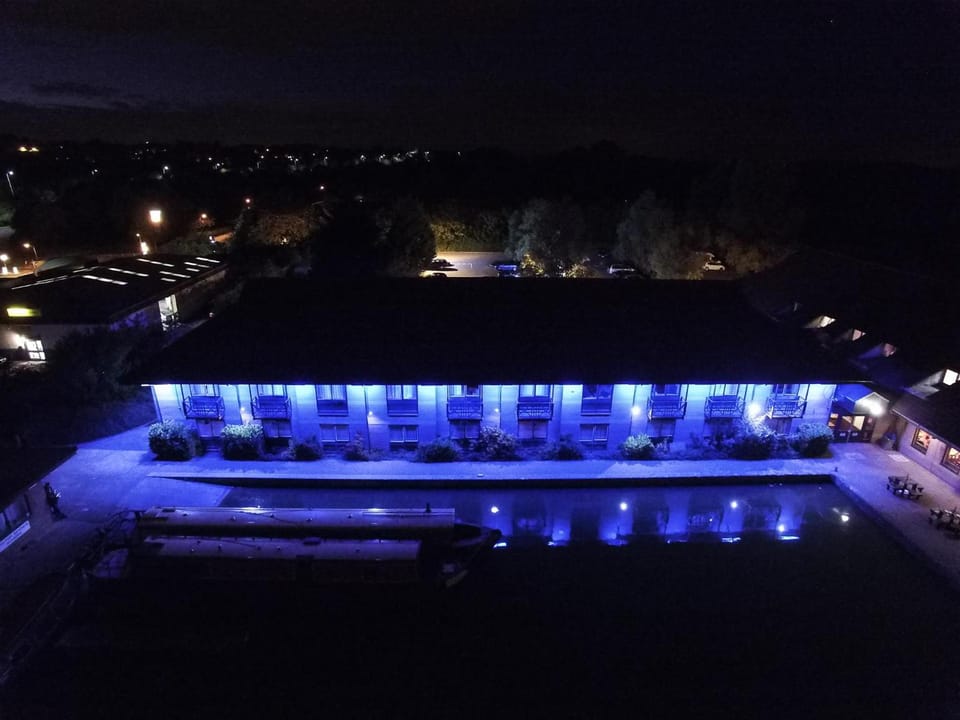 Peartree Lodge Waterside Lodge in Aylesbury Vale
