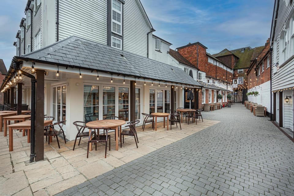 The White Horse Hotel, Romsey, Hampshire - The Coaching Inn Group Hotel in Test Valley District