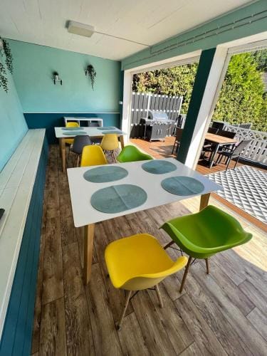 O&W Ferienhaus mit Pool nahe Nurburgring, Adenau Hotel in Ahrweiler