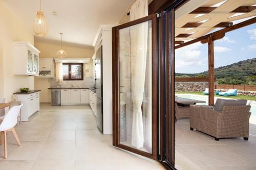 Unique, stonebuilt, rural villas with private pools! Hotel in Crete