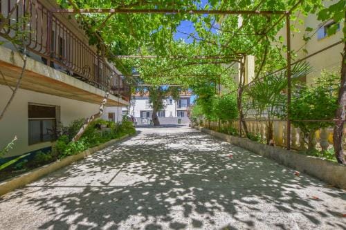 Rooms Oak Tree Hotel in Biograd na Moru