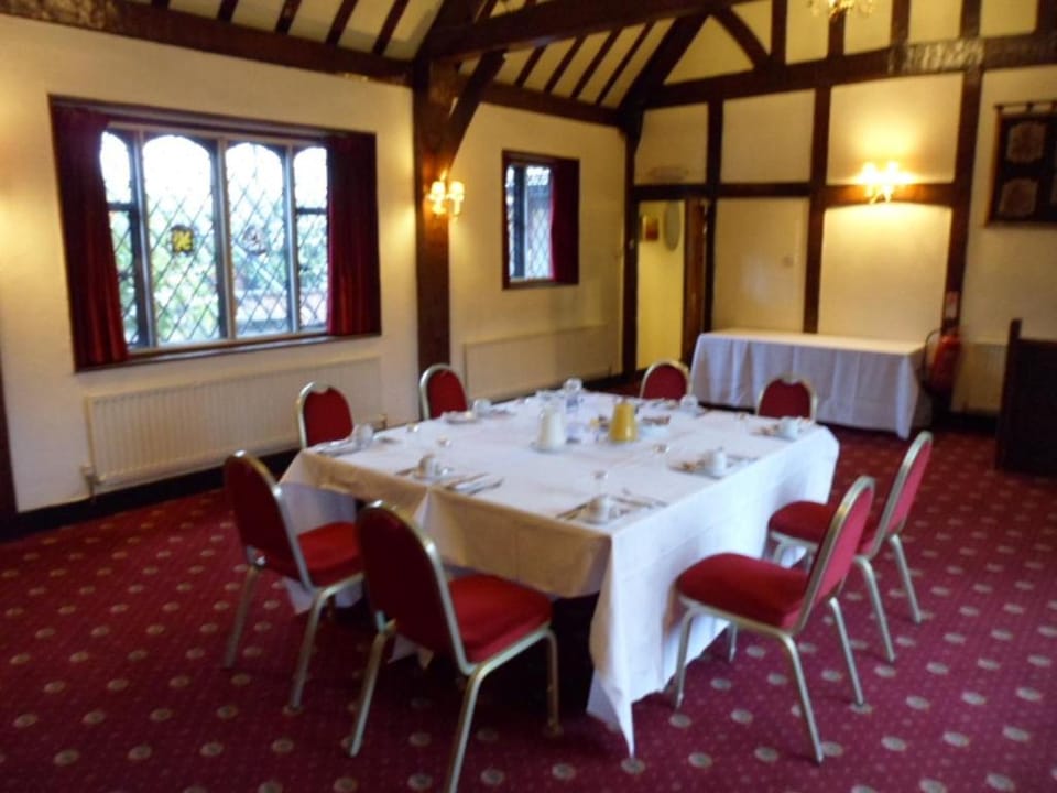 Roebuck Inn Hotel in Stevenage