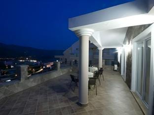 Contessa Apartments Hotel in Budva