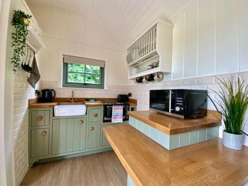 Bailey's Hideaway Lodge in Northern Ireland