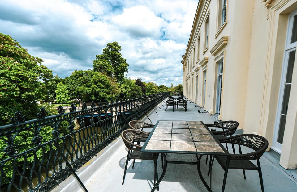 Victoria Colonnade ApartHotel Hotel in Royal Leamington Spa