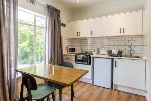 Oak Manor Hotel in Cape Town