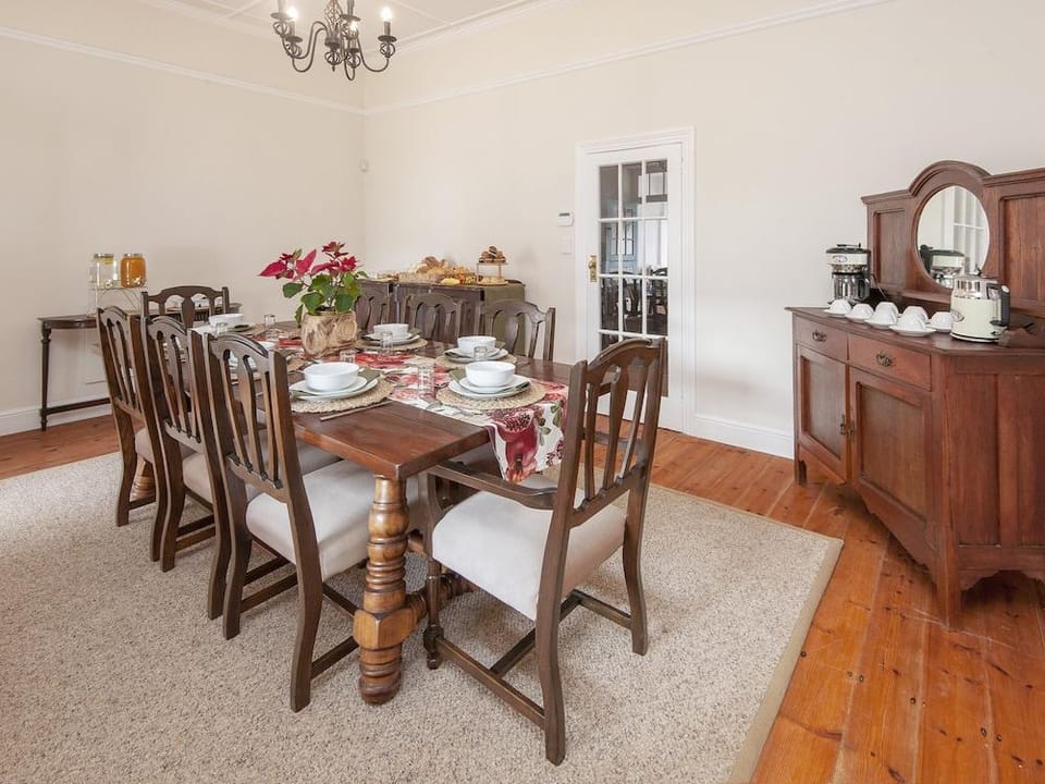 Cliff Cottage Guesthouse Hotel in Hermanus