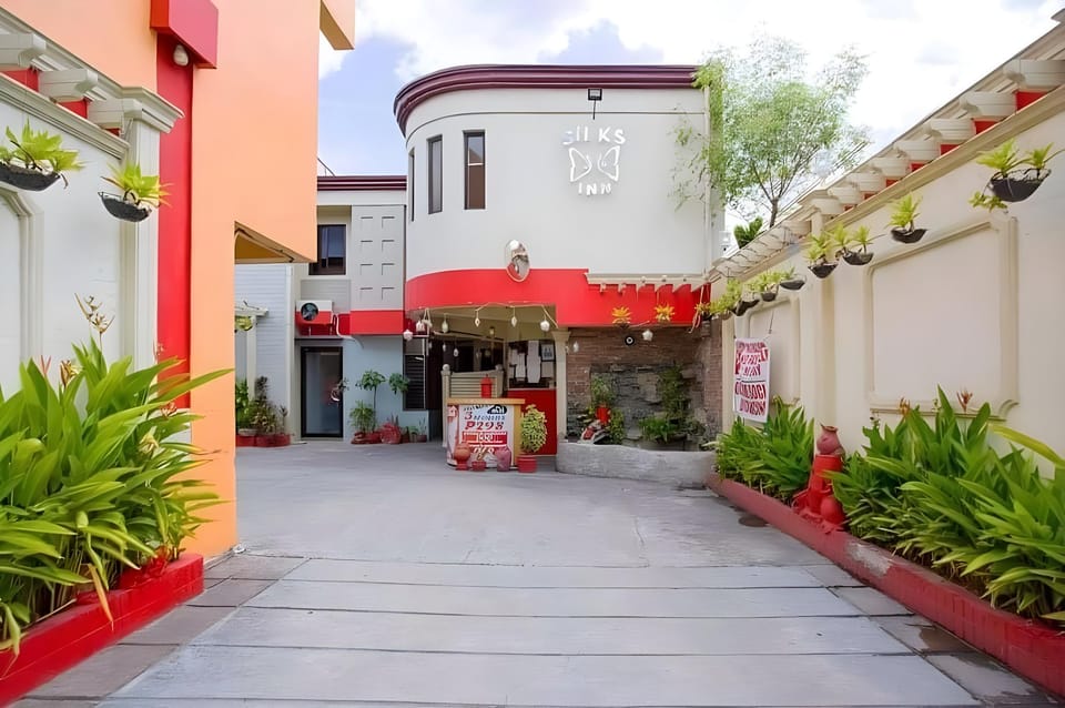 Silks Inn Motel in Angeles