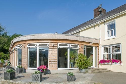 Llanerchindda Farm Guest House Hotel in Wales