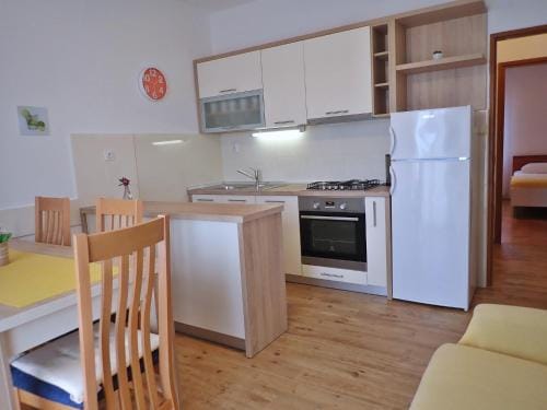 Apartments Sidro-by the sea Hotel in Seline