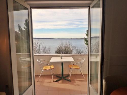 Apartments Sidro-by the sea Hotel in Seline
