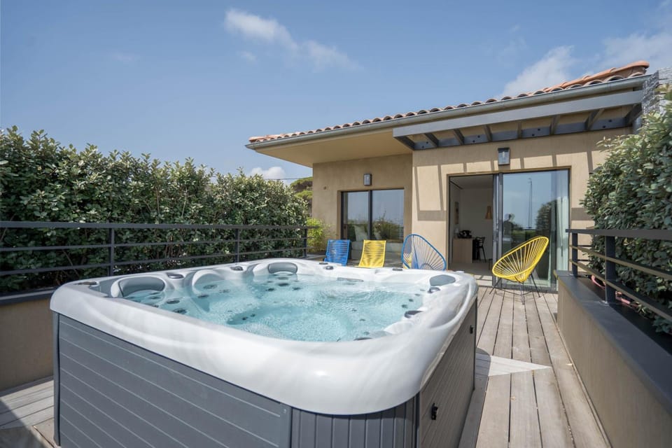 Hot tub