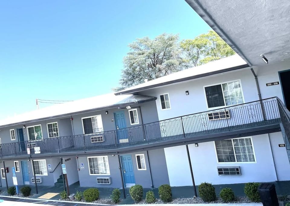 Sundial Lodge Hotel in Redding