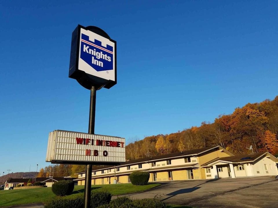 Knights Inn Franklin, PA Hotel in Allegheny River