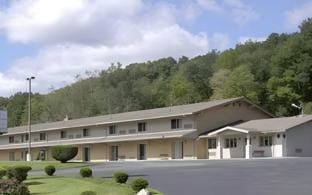Knights Inn Franklin, PA Hotel in Allegheny River