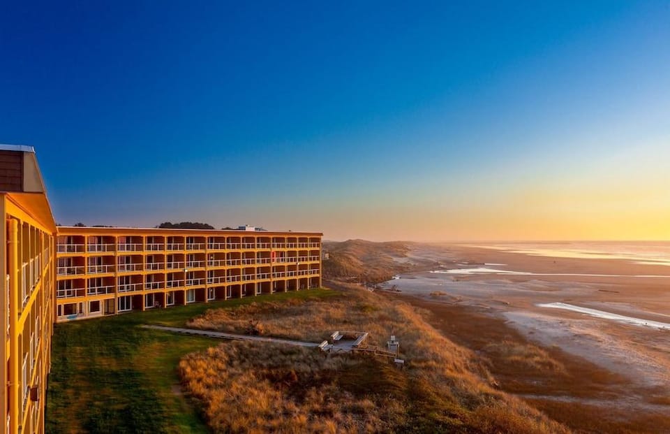 Driftwood Shores Resort And Conference Center Hotel in Oregon