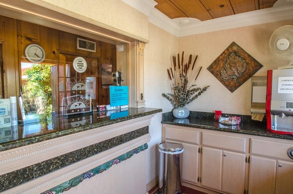 Economy Inn Hotel in Los Banos