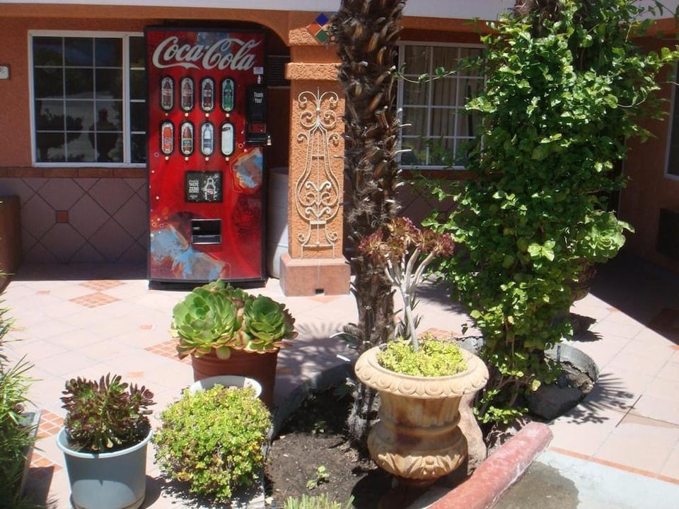 Economy Inn Hotel in Los Banos