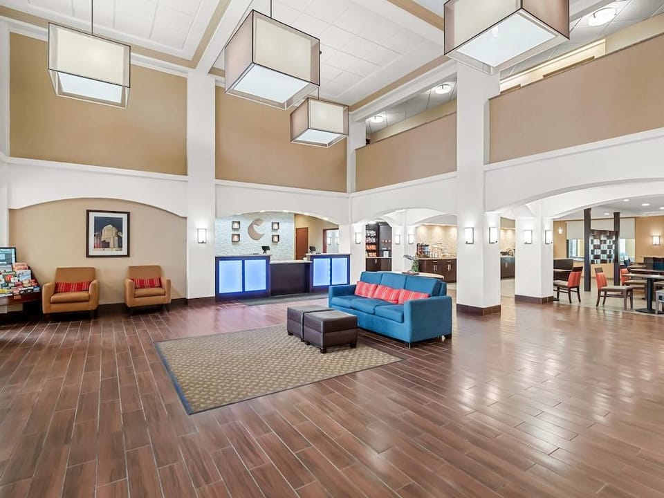 Comfort Inn & Suites Hotel in Melvindale