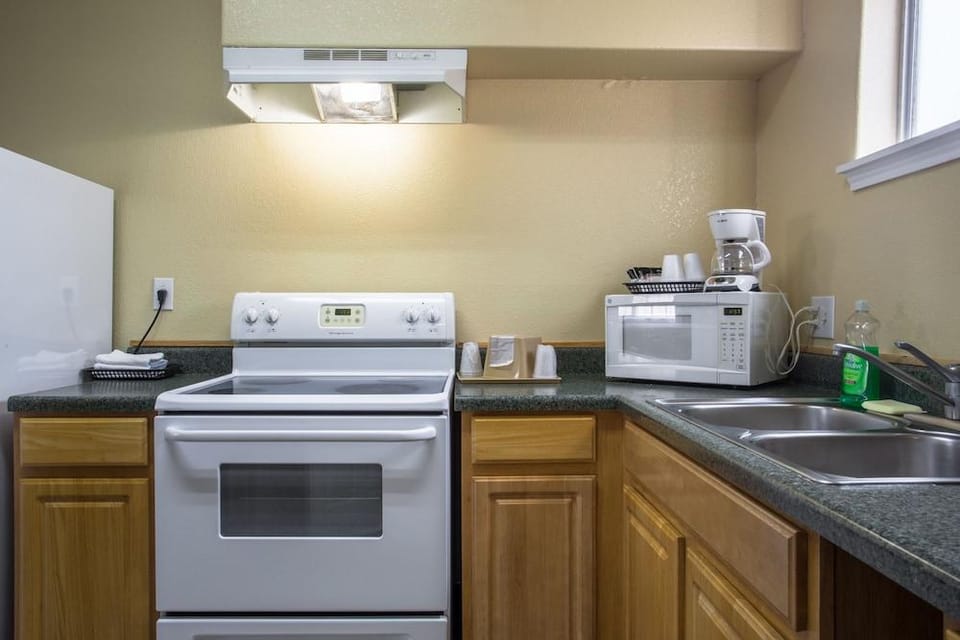 Pinn Road Inn and Suites Hotel in San Antonio