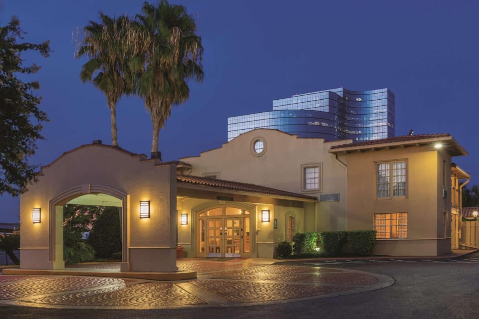 La Quinta Inn by Wyndham New Orleans Causeway Hotel in Metairie