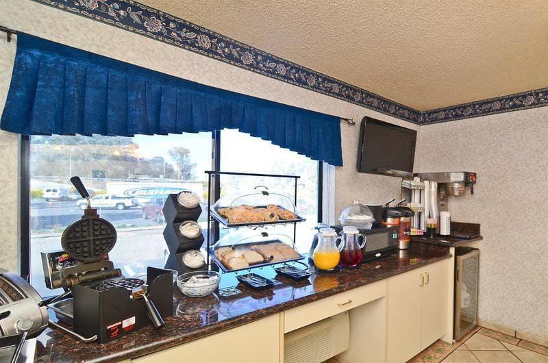 Waterloo Inn Hotel in Stockton