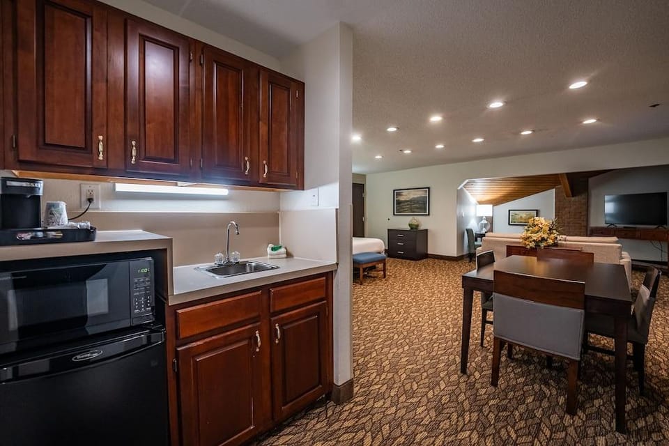 Christopher Inn and Suites Hotel in Chillicothe