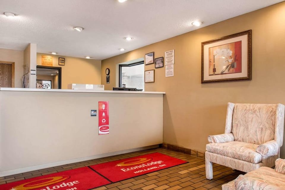 Econo Lodge Holland - Toledo Hotel in Holland