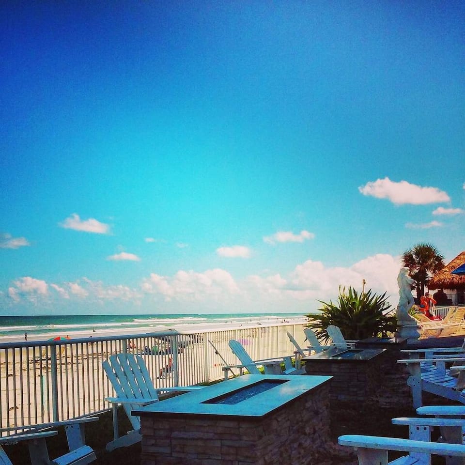 Emerald Shores Resort Hotel in South Daytona