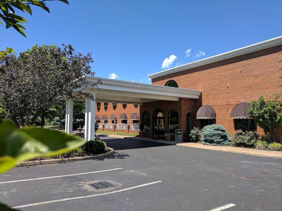 South Shore Inn Hotel in Sandusky