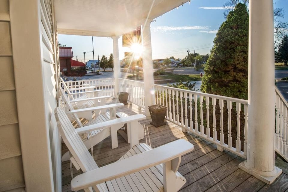 Our Guest Inn and Suites - Downtown Hotel in Port Clinton