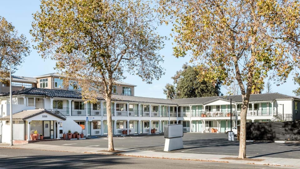 Palo Alto Lodge Hotel in Menlo Park