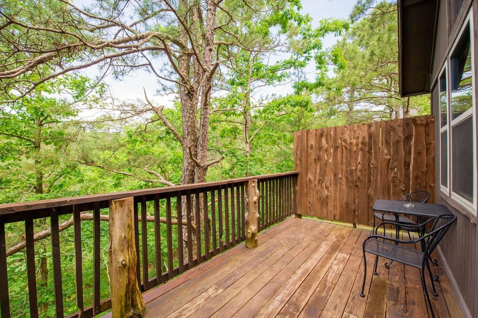 Eureka Springs Treehouses, Hobbit Caves & Castles Hotel in Eureka Springs