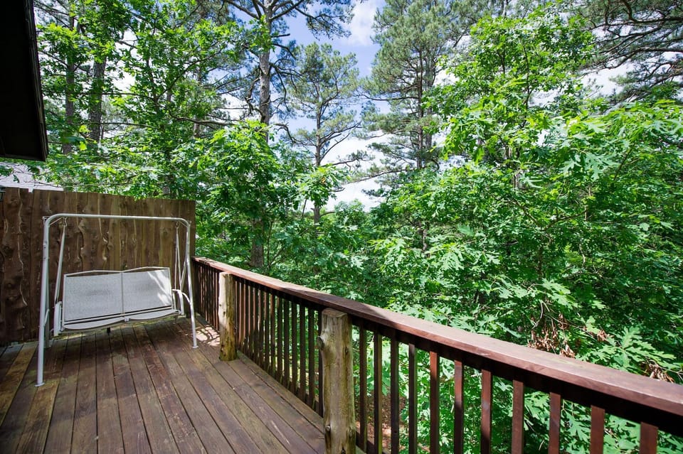 Eureka Springs Treehouses, Hobbit Caves & Castles Hotel in Eureka Springs
