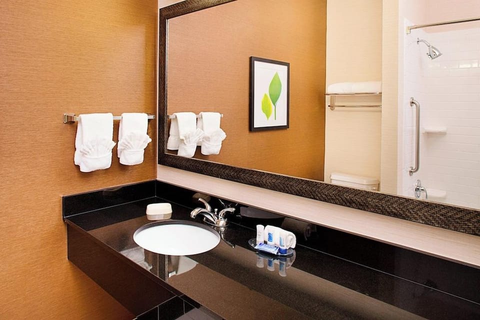 Fairfield Inn & Suites by Marriott San Antonio Seaworld Hotel in San Antonio