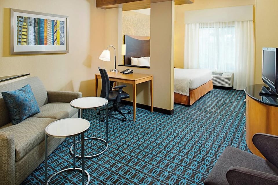 Fairfield Inn & Suites by Marriott San Antonio Seaworld Hotel in San Antonio