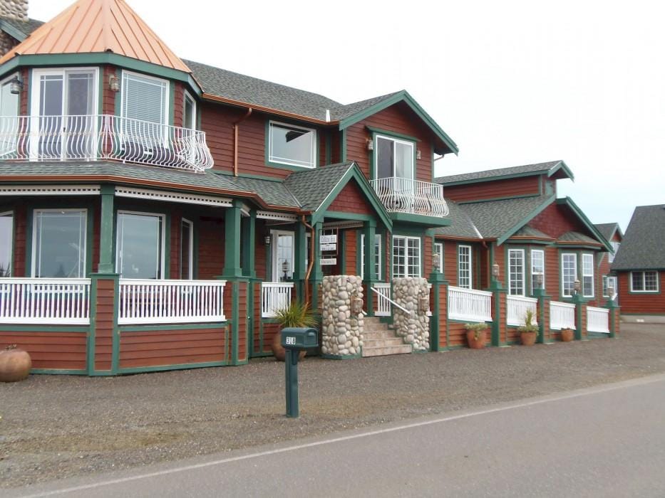 The Collins Inn and Seaside Cottages - Adults Only Hotel in Ocean Shores