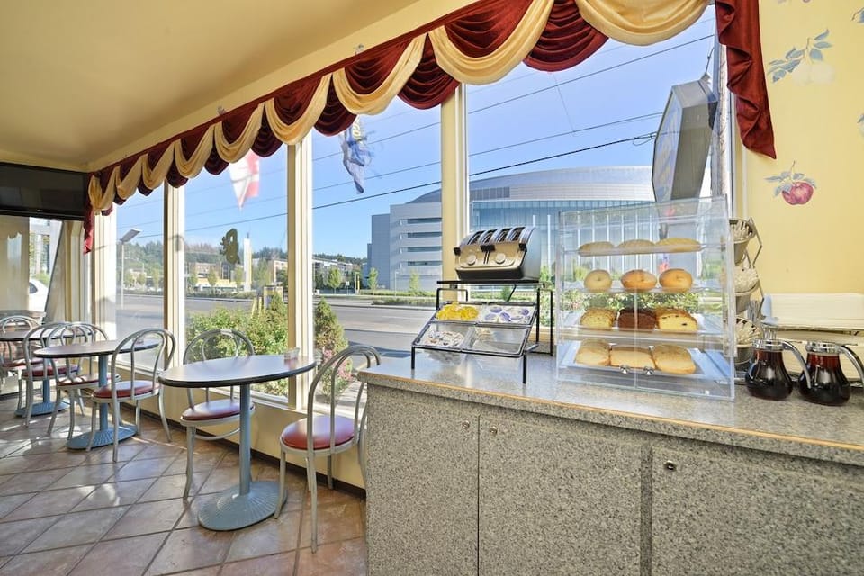 University Inn & Suites Hotel in Eugene