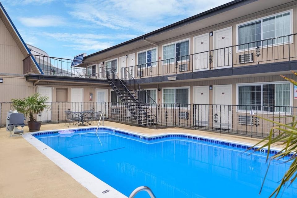 University Inn & Suites Hotel in Eugene