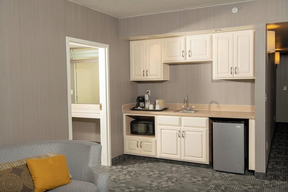Courtyard by Marriott Erie Hotel in Millcreek Township