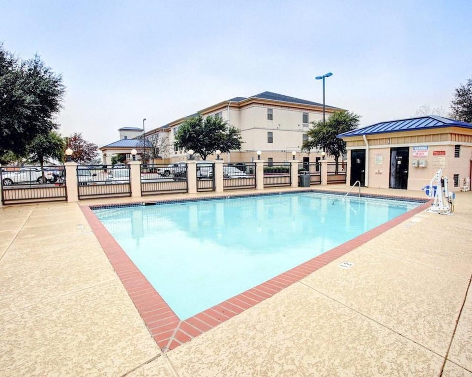 Del Valle Austin Southeast Hotel in Del Valle