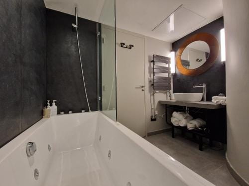 Domaine de l'Epau Eco-Resort Lodge in Le Mans